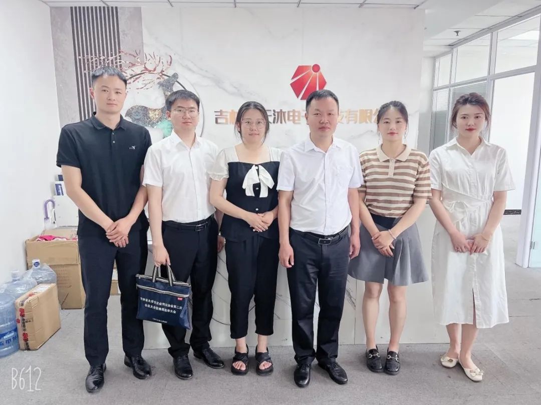  學校赴省內(nèi)企業(yè)進行訪企拓崗活動