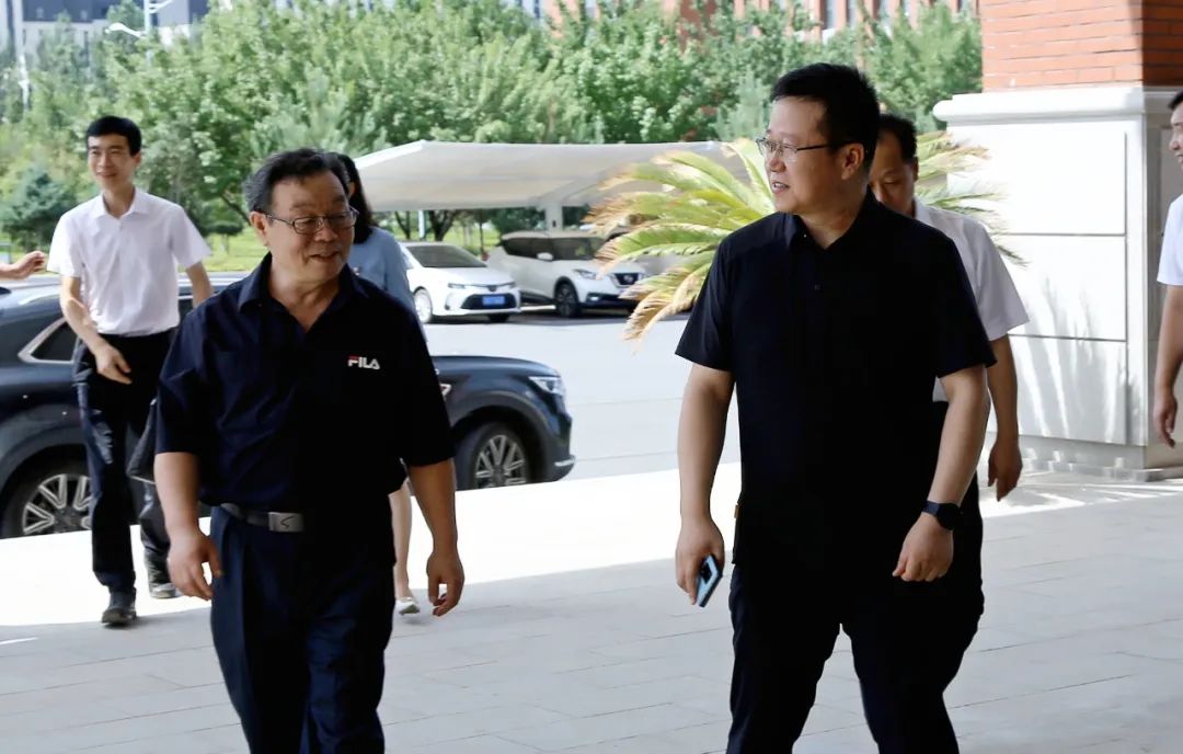  省教育廳對學?！耙徽臼健睂W生社區(qū)建設情況進行檢查指導
