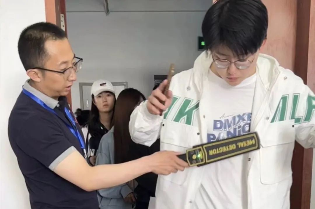  恭祝我校首次組織全國(guó)計(jì)算機(jī)等級(jí)考試順利完成！